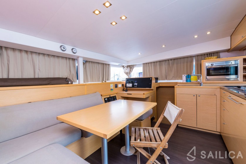 Lagoon 400 S2 - Yacht Charter Sailica