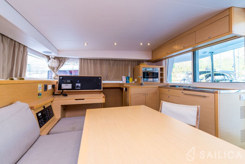 Lagoon 400 S2 - Yacht Charter Sailica