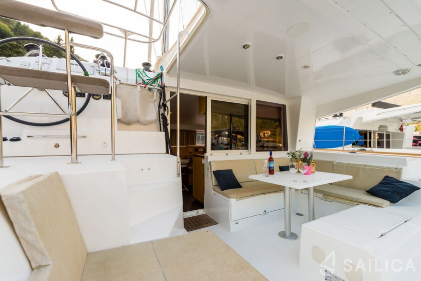 Lagoon 400 S2 - Yacht Charter Sailica