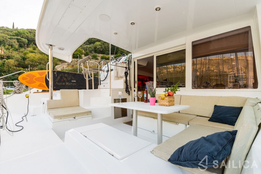 Lagoon 400 S2 - Yacht Charter Sailica