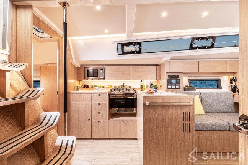 Bavaria C42 - Yacht Charter Sailica