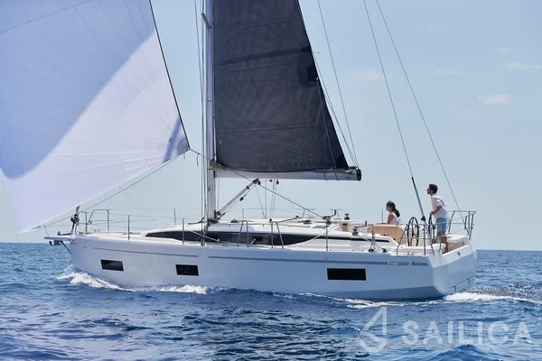 Bavaria C42 - Yacht Charter Sailica