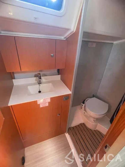 Bavaria C42 - Yacht Charter Sailica