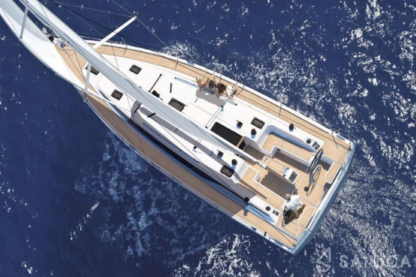 Bavaria C42 - Yacht Charter Sailica