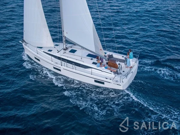 Bavaria C42 - Yacht Charter Sailica