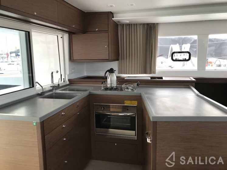 Lagoon 450 - Yacht Charter Sailica