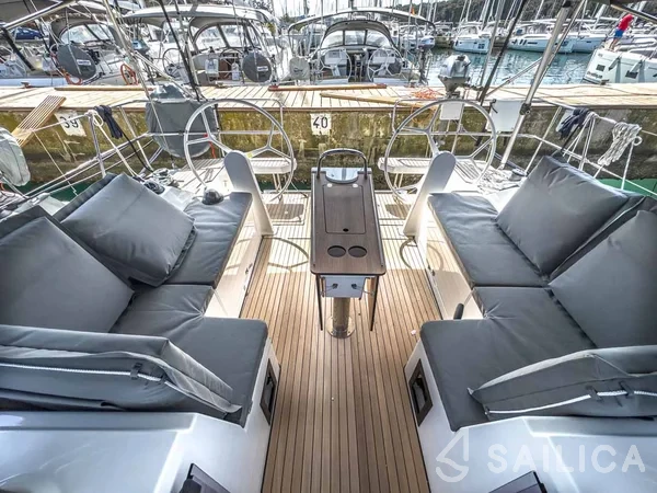 Bavaria C42 - Yacht Charter Sailica