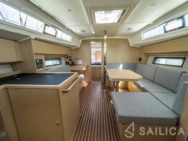Bavaria C42 - Yacht Charter Sailica