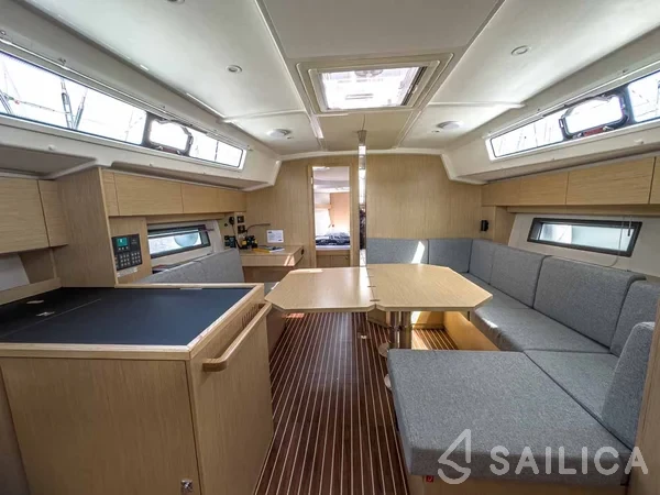 Bavaria C42 - Yacht Charter Sailica