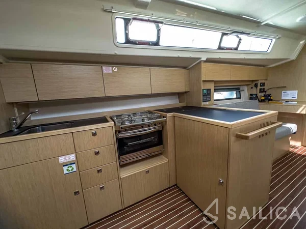 Bavaria C42 - Yacht Charter Sailica