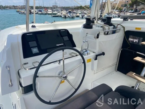 Lagoon 42 - Yacht Charter Sailica