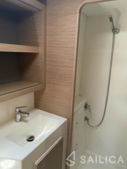Lagoon 42 - Yacht Charter Sailica