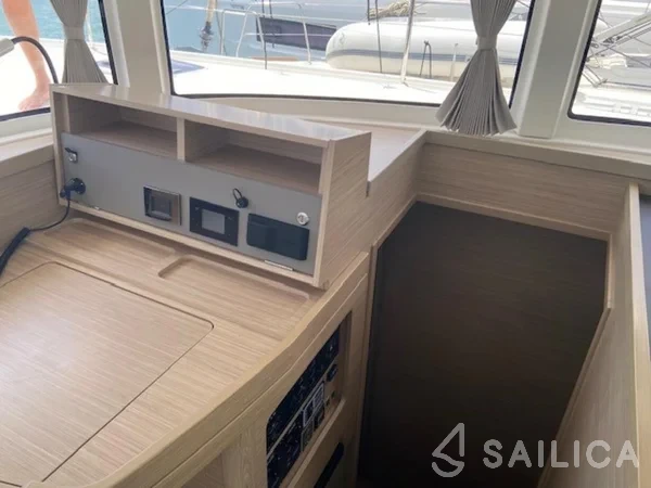 Lagoon 42 - Yacht Charter Sailica