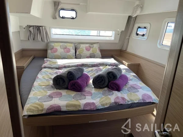 Lagoon 42 - Yacht Charter Sailica