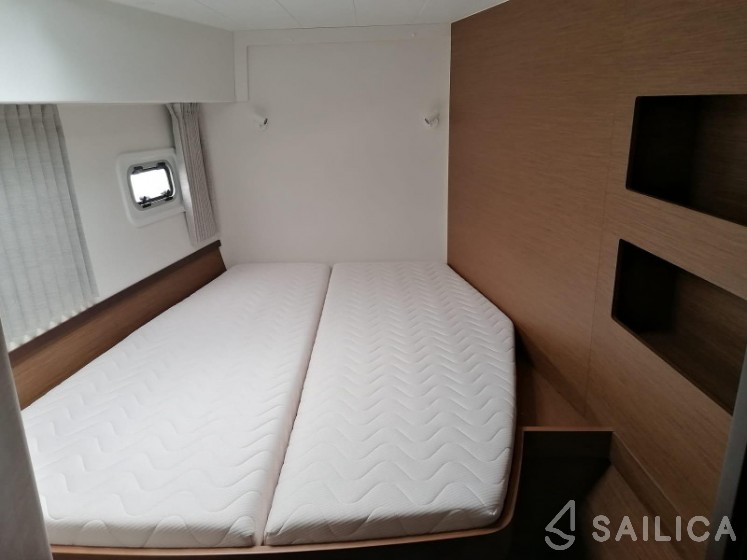 Lagoon 42 - Yacht Charter Sailica