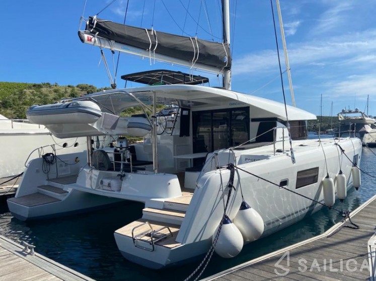 Lagoon 42 - Yacht Charter Sailica