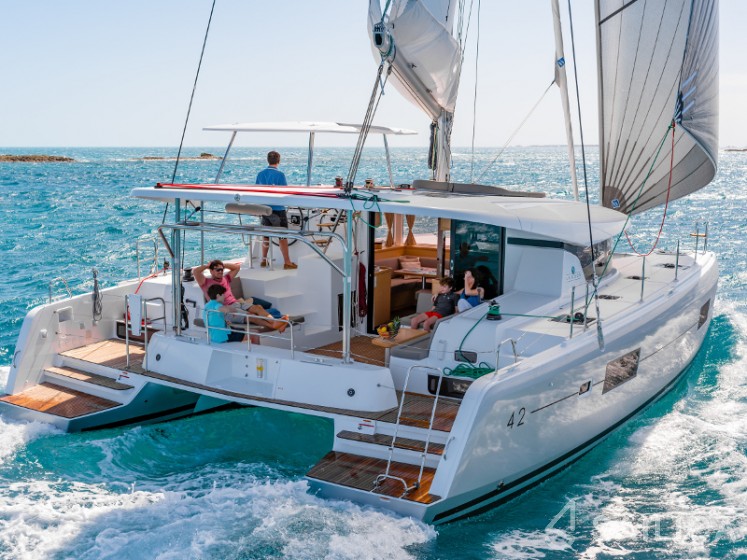 Lagoon 42 - Yacht Charter Sailica