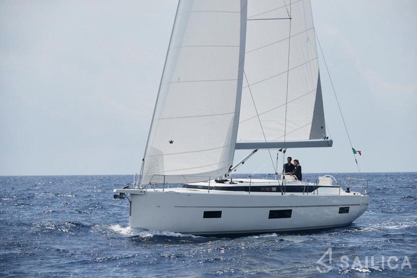 Bavaria C50 Style - 3 + 1 cab. - Yacht Charter Sailica