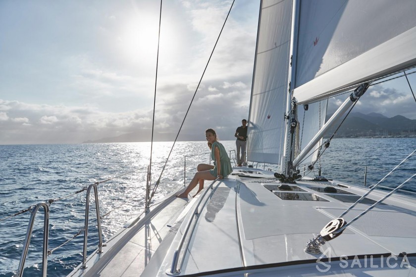 Bavaria C50 Style - 3 + 1 cab. - Yacht Charter Sailica