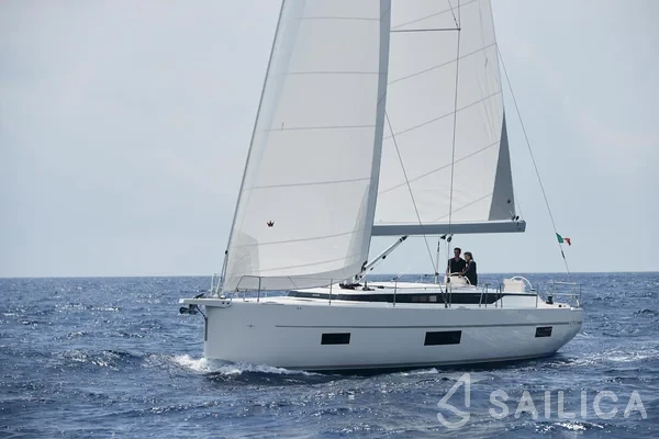 Bavaria C50 Style - 3 + 1 cab. - Yacht Charter Sailica