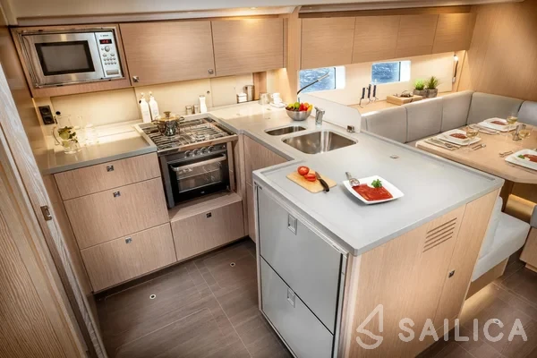 Bavaria C50 Style - 3 + 1 cab. - Yacht Charter Sailica