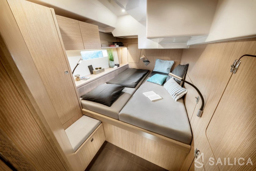 Bavaria C50 Style - 3 + 1 cab. - Yacht Charter Sailica