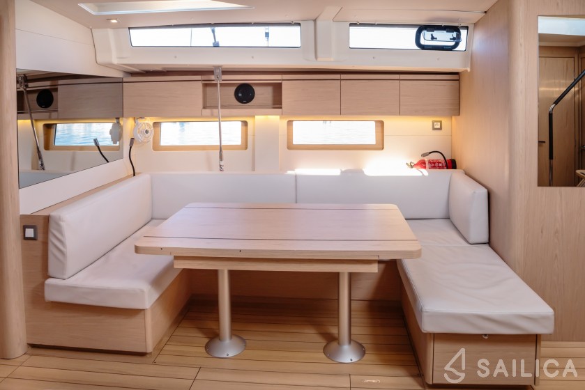 Oceanis 51.1 - Yacht Charter Sailica