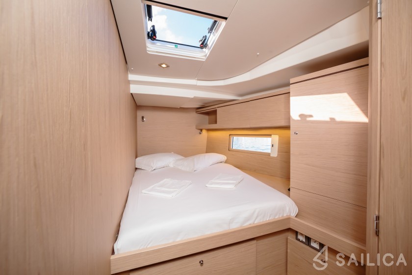 Oceanis 51.1 - Yacht Charter Sailica