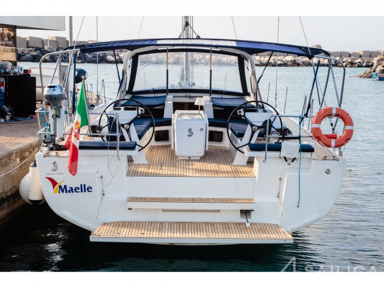 Oceanis 51.1 - Yacht Charter Sailica