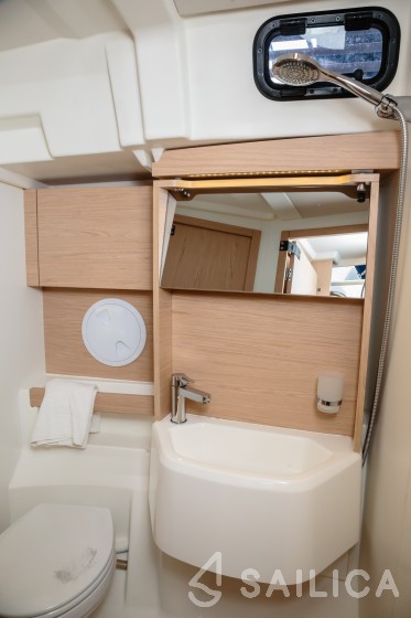 Oceanis 51.1 - Yacht Charter Sailica