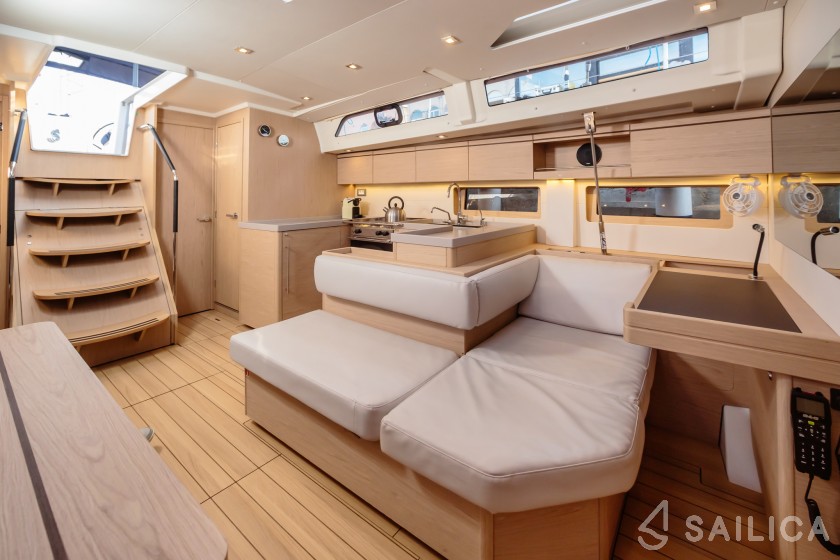 Oceanis 51.1 - Yacht Charter Sailica