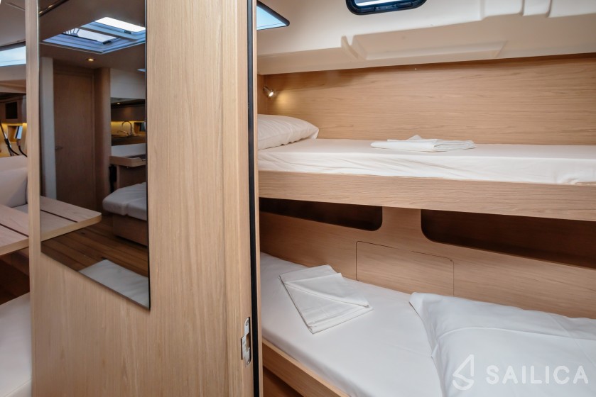 Oceanis 51.1 - Yacht Charter Sailica