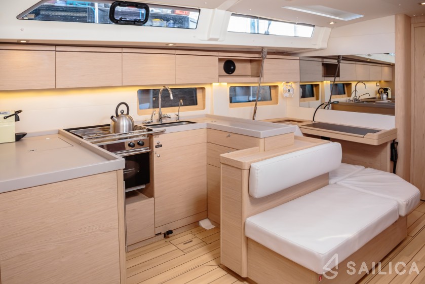 Oceanis 51.1 - Yacht Charter Sailica