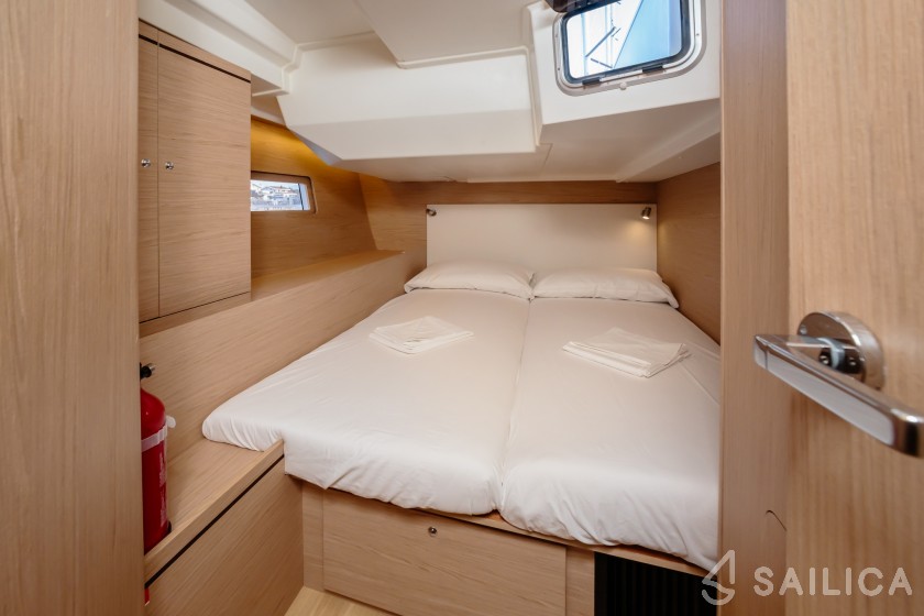 Oceanis 51.1 - Yacht Charter Sailica