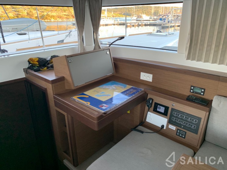 Lagoon 40 - Yacht Charter Sailica