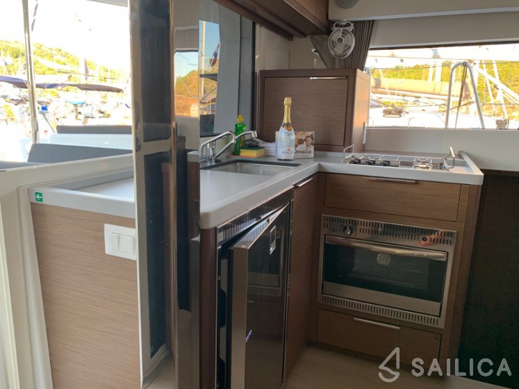 Lagoon 40 - Yacht Charter Sailica