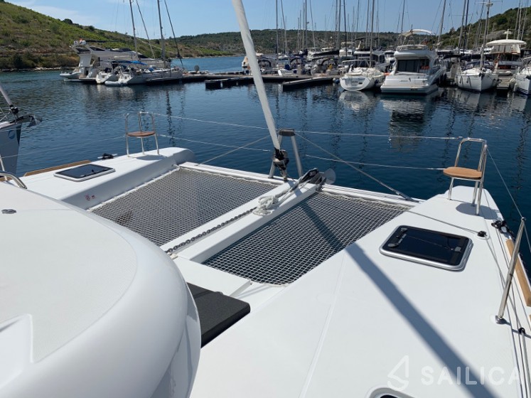 Lagoon 40 - Yacht Charter Sailica