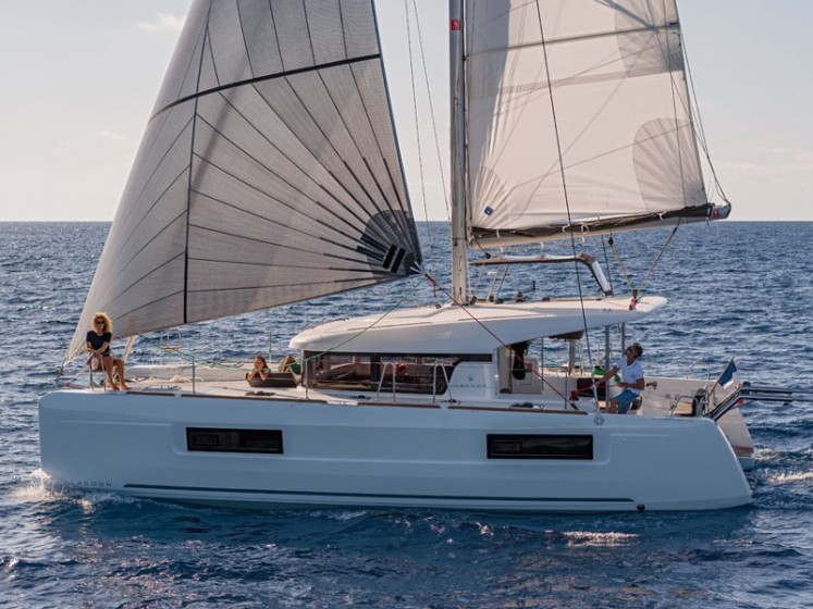 Lagoon 40 - Yacht Charter Sailica