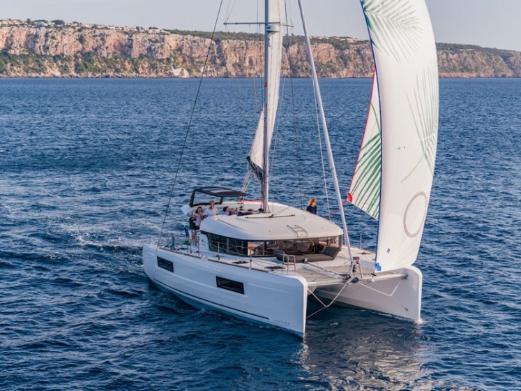 Lagoon 40 - Yacht Charter Sailica