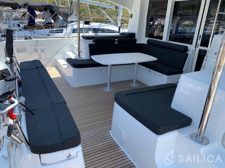 Lagoon 40 - Yacht Charter Sailica