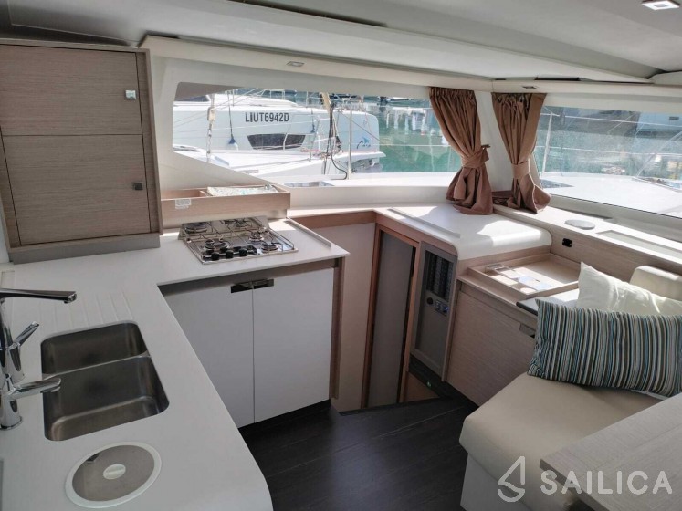 Isla 40 - Yacht Charter Sailica