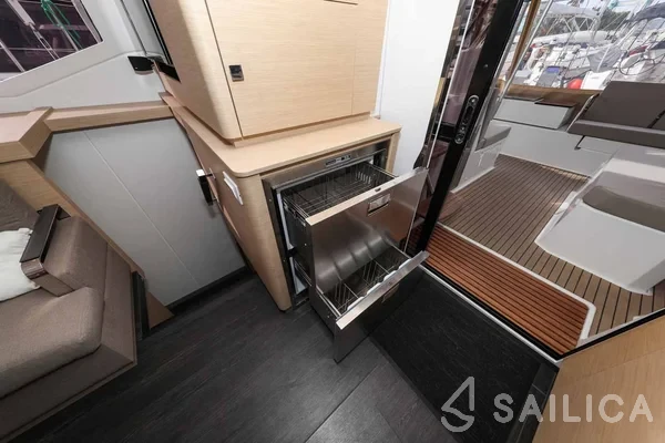Astréa 42 - Yacht Charter Sailica