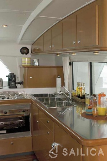 Lagoon 440 - Yacht Charter Sailica