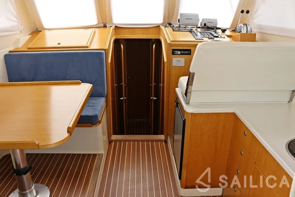 Adria 1002 Vektor - Yacht Charter Sailica
