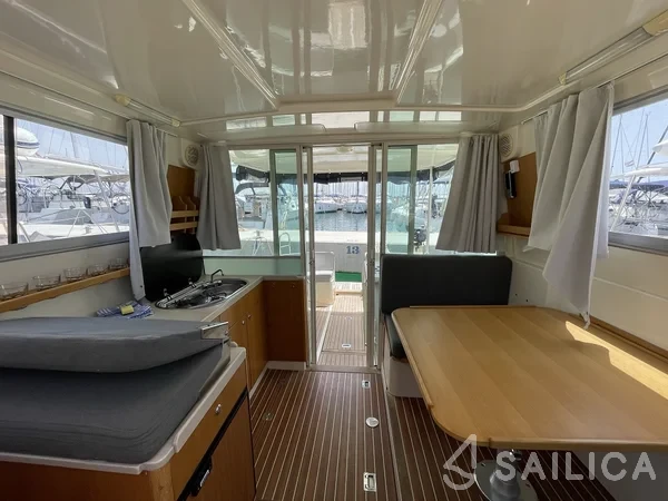 Adria 1002 Vektor - Yacht Charter Sailica
