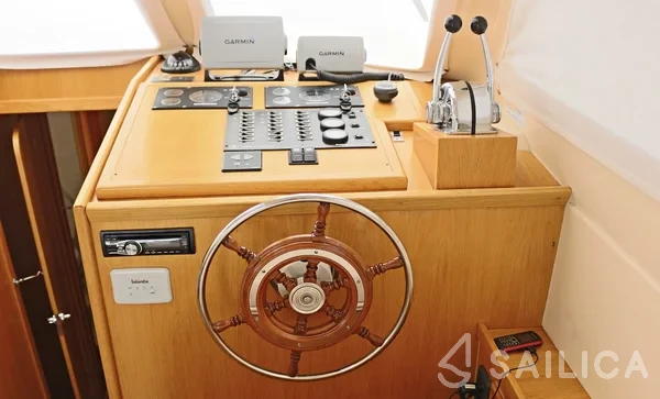 Adria 1002 Vektor - Yacht Charter Sailica