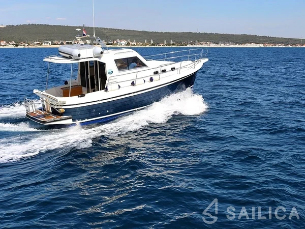 Adria 1002 Vektor - Yacht Charter Sailica