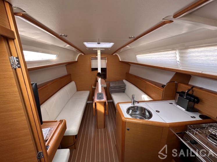 Sun Odyssey 33i - Yacht Charter Sailica