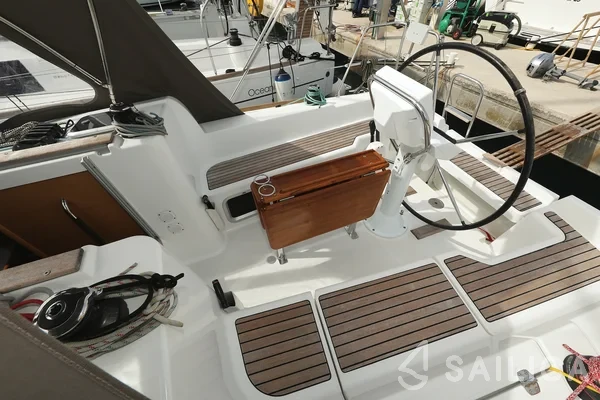 Sun Odyssey 33i - Yacht Charter Sailica