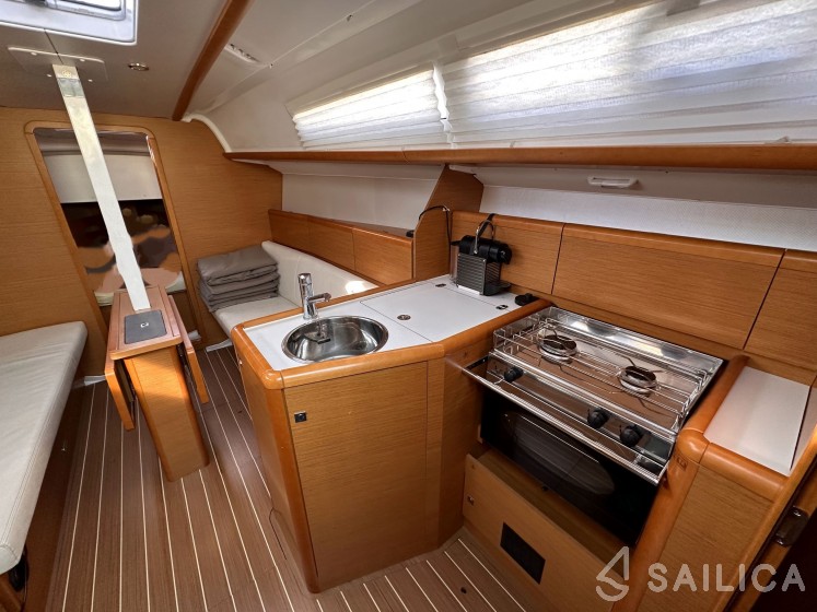 Sun Odyssey 33i - Yacht Charter Sailica